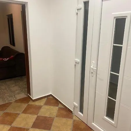 Dusanov בית הארחה Vrbas